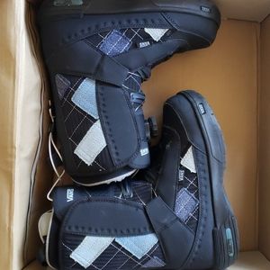 Vans snowboarding boots